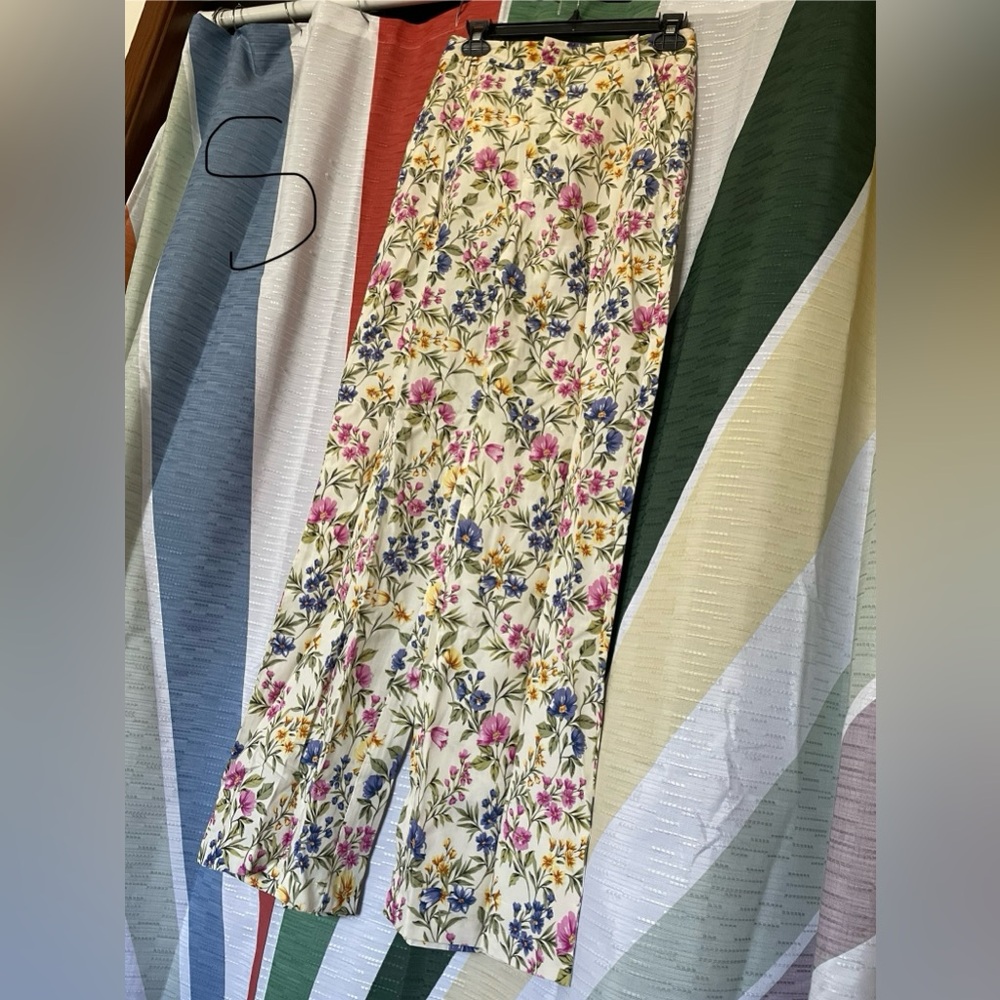 Floral print trousers